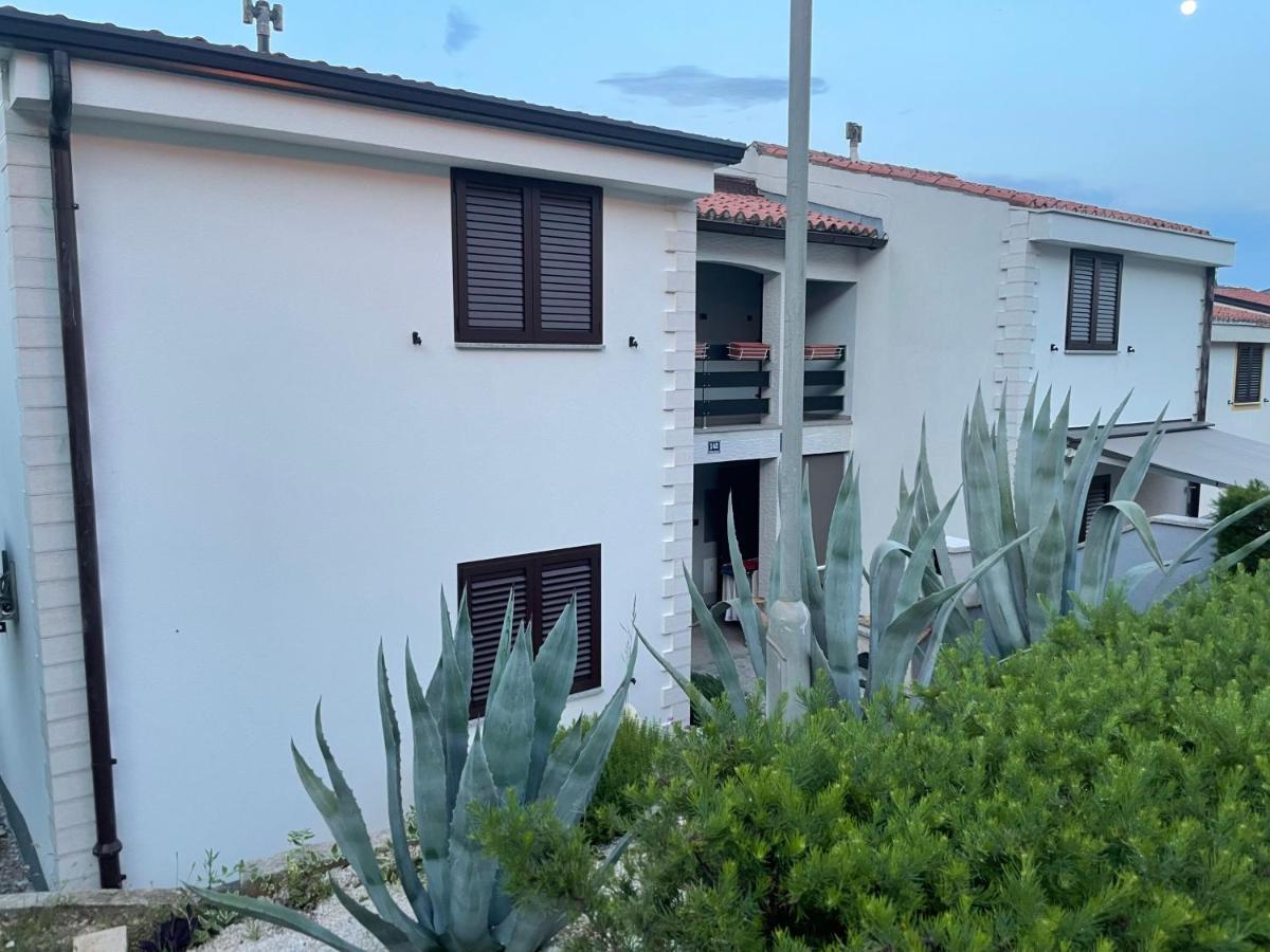 Residence4A-Appartamento Rosso Ravni Luaran gambar