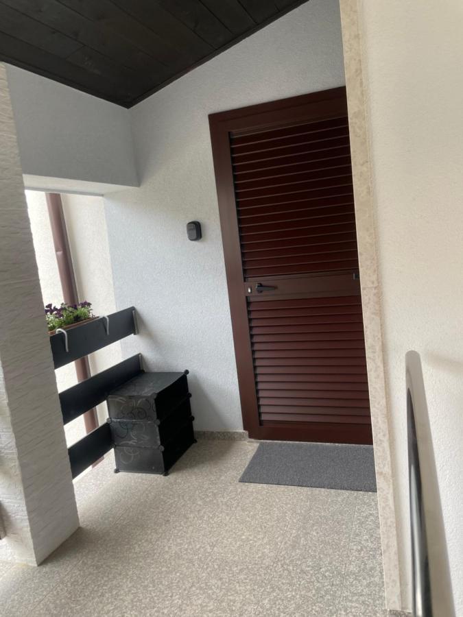 Residence4A-Appartamento Rosso Ravni Luaran gambar