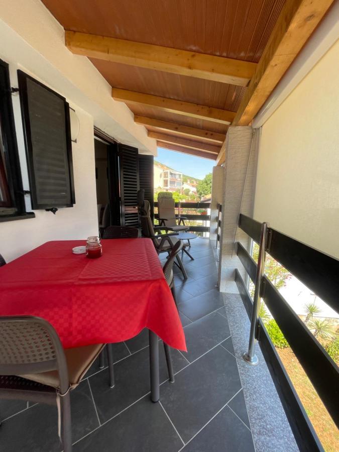 Residence4A-Appartamento Rosso Ravni Luaran gambar